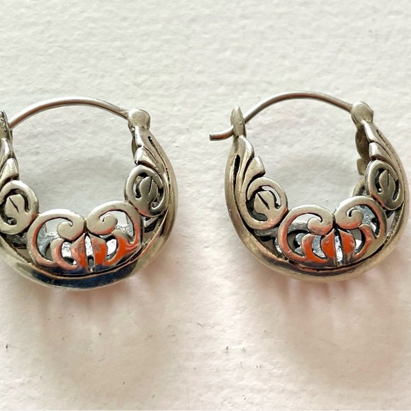 Retired Silpada 925 Sterling Silver Filigree Open Hoop Huggie Post Earrings - Picture 2 of 5